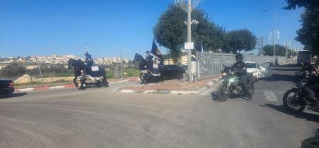  شرطة القدس ترافق موكب السيارات الأرمني من القدس بإتجاه معبر راحيل